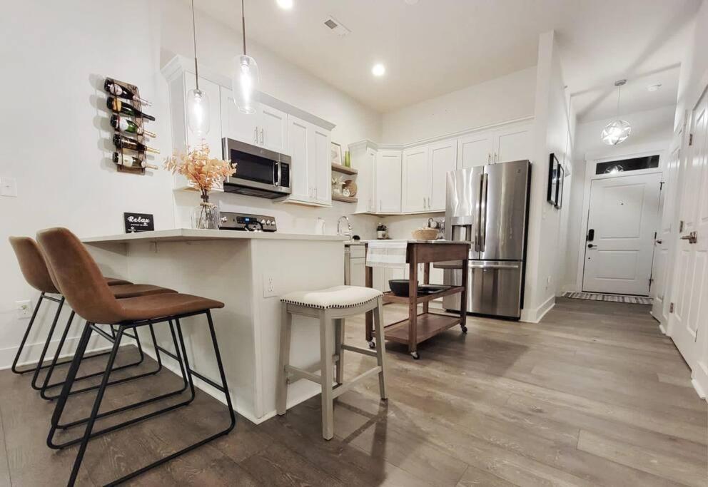 New Stylish Getaway- 5 Mil To Uptown/3 Smart Tvs! Apartman Charlotte Kültér fotó