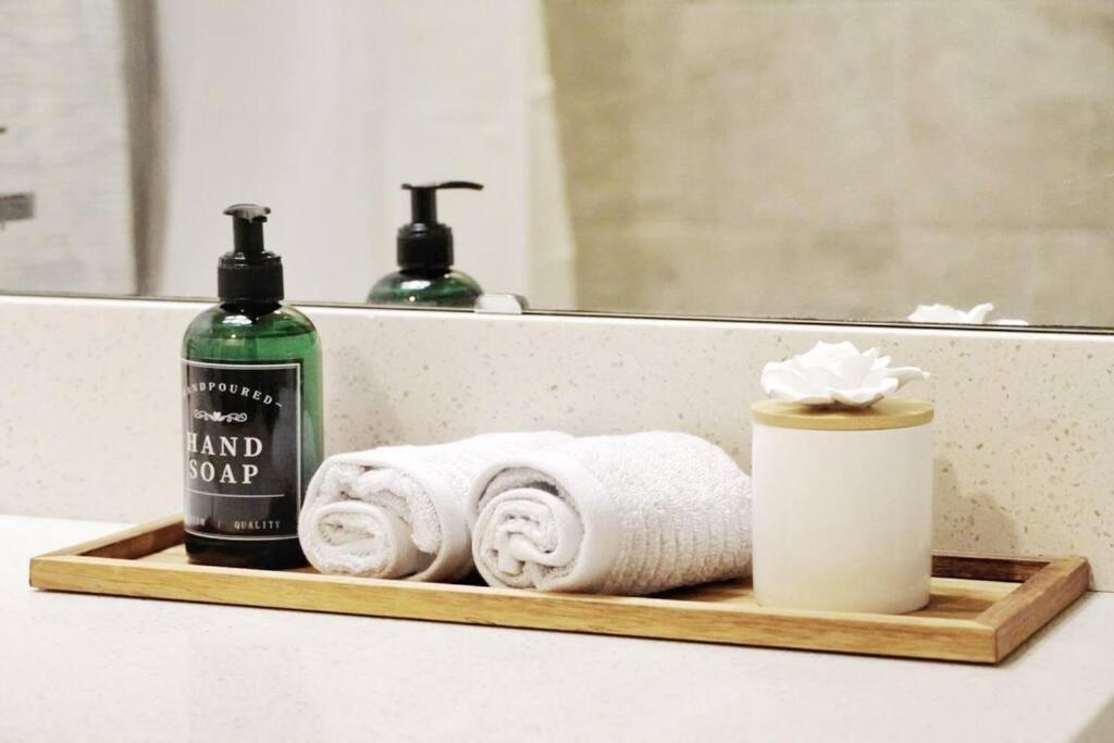 New Stylish Getaway- 5 Mil To Uptown/3 Smart Tvs! Apartman Charlotte Kültér fotó