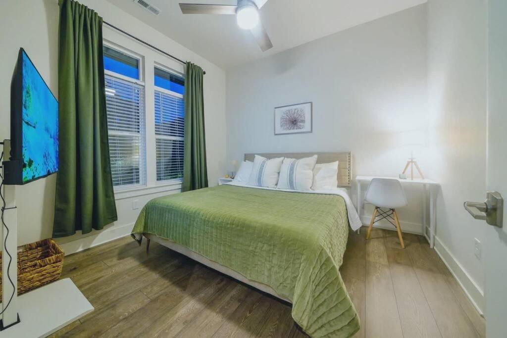 New Stylish Getaway- 5 Mil To Uptown/3 Smart Tvs! Apartman Charlotte Kültér fotó