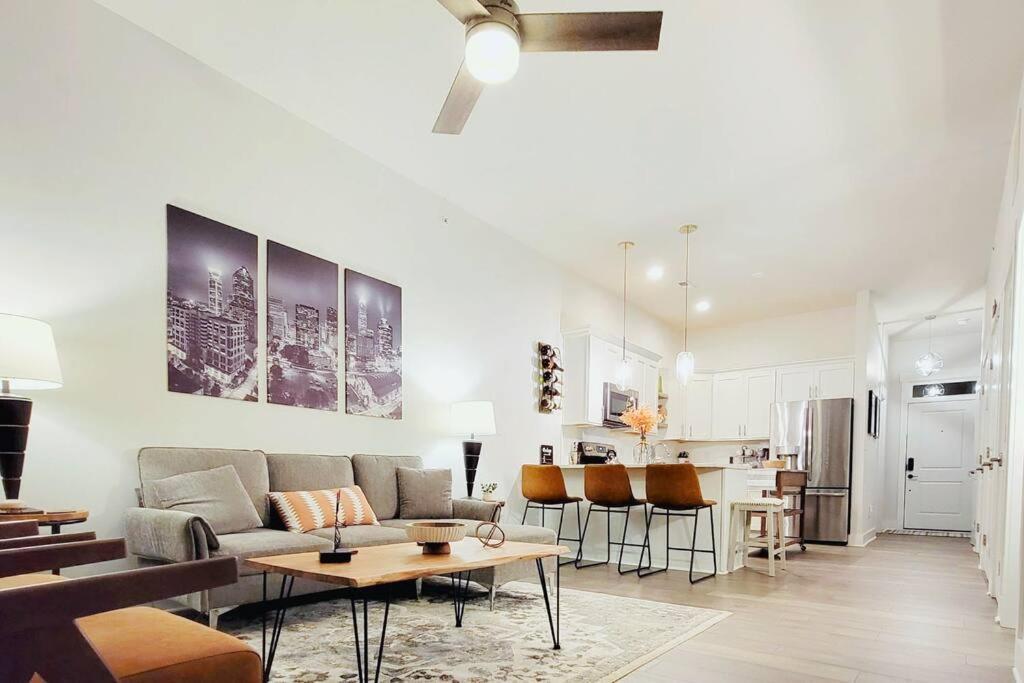 New Stylish Getaway- 5 Mil To Uptown/3 Smart Tvs! Apartman Charlotte Kültér fotó